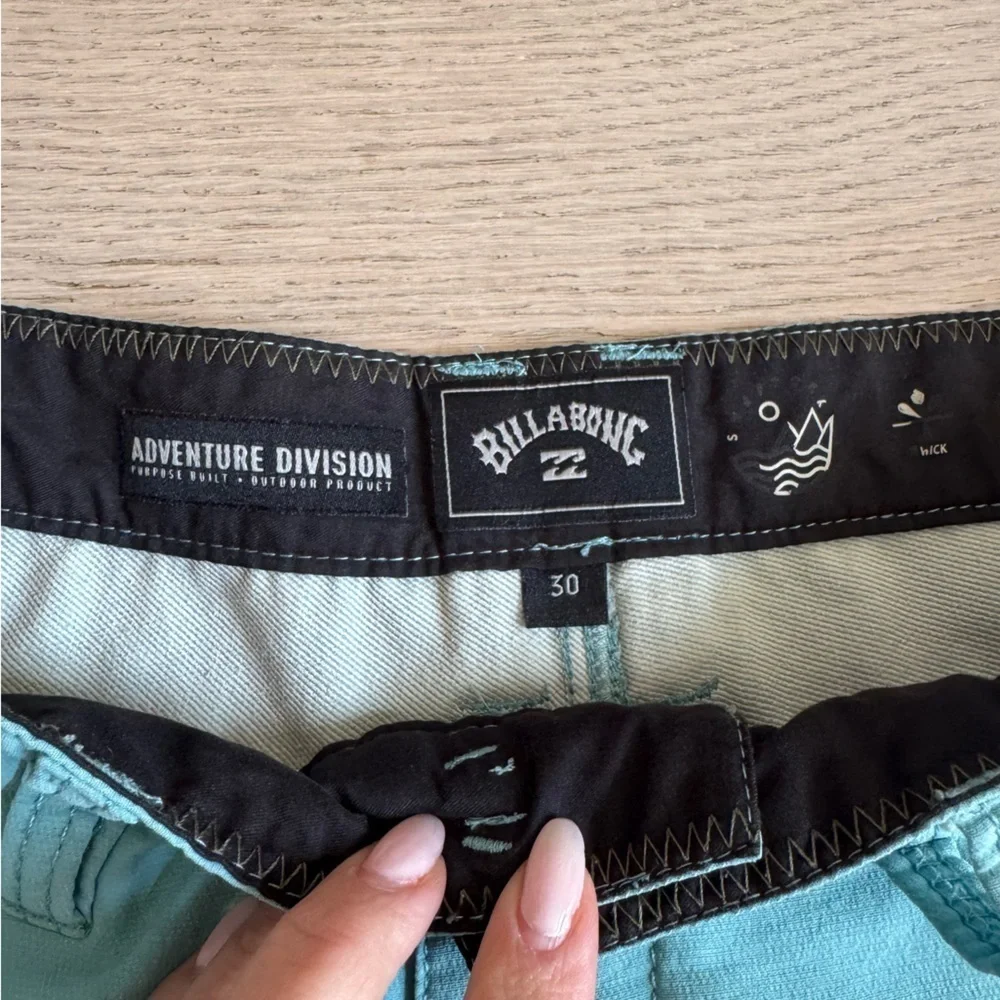 Men’s Billabong performance shorts size 30, teal color